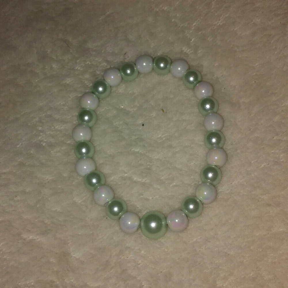 Glass bead bracelet